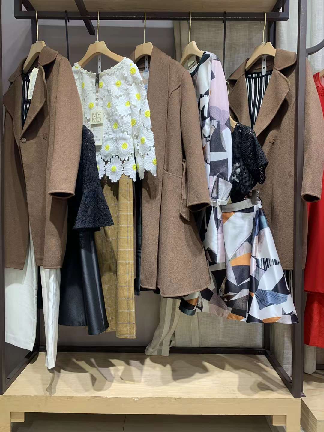 高 檔原創(chuàng)設計師品牌朗黛國際 2022春折扣女裝批發(fā)尾貨供應商