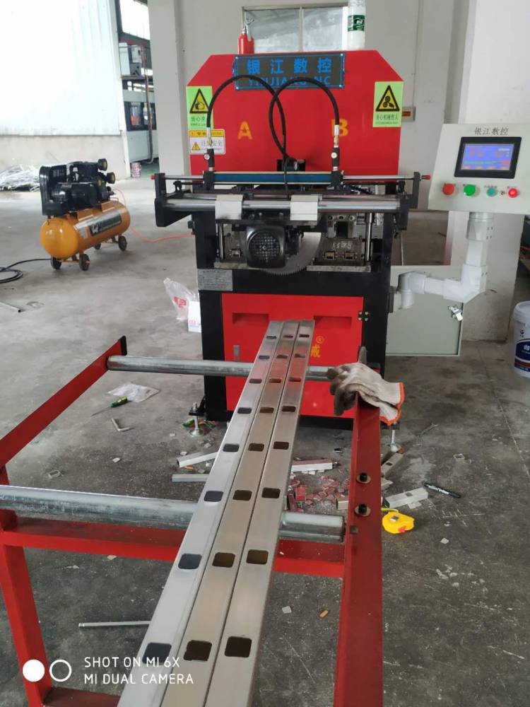 廠家供應(yīng) 不銹鋼沖孔機 鋁藝護欄沖孔機 銀江機械