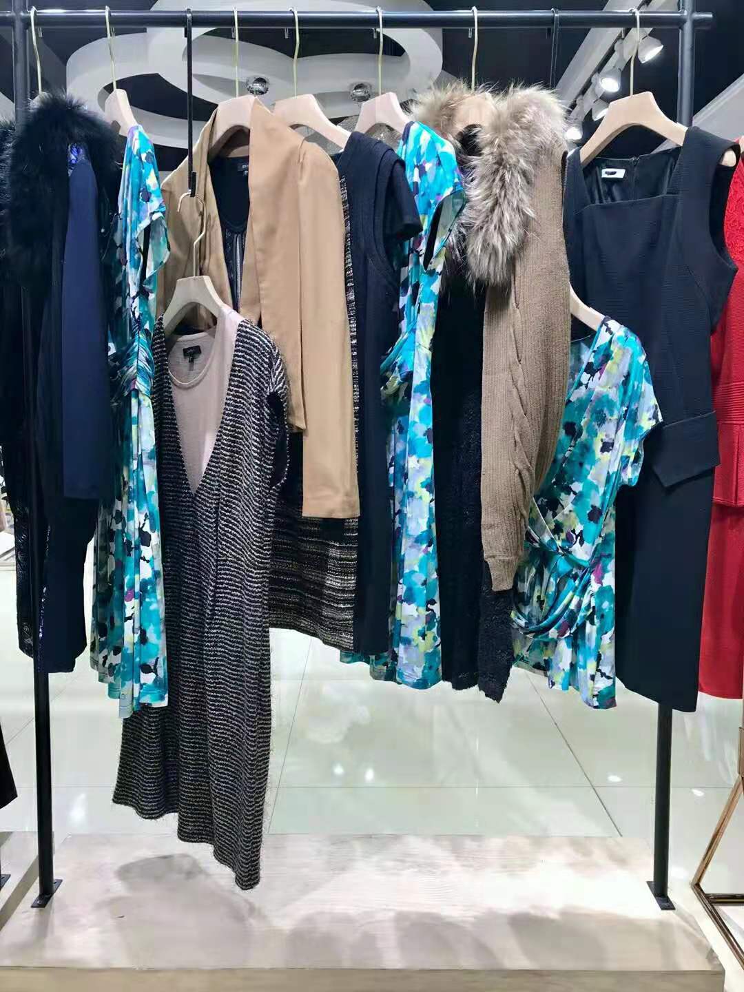 宜姿蘭娜秋裝名品折扣女裝走份批發(fā) 直播折扣女裝廠家直批