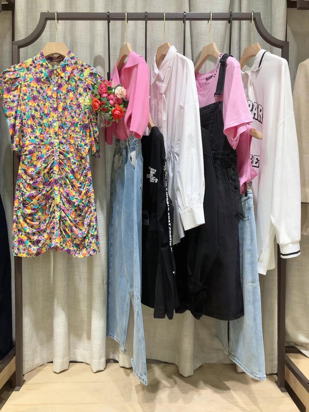 艾蜜雪22春品牌簡(jiǎn)約風(fēng)女裝折扣直播貨源平臺(tái)批發(fā) 直播貨源廠家走份