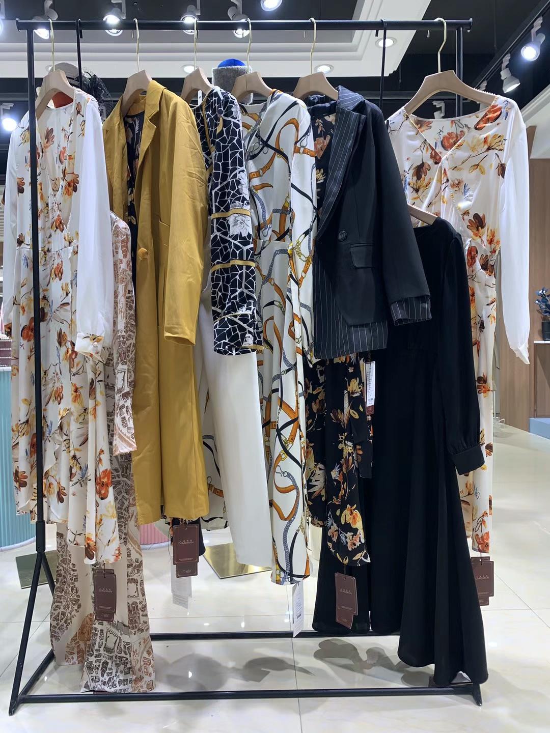 迪奧漫22春深圳輕奢品牌折扣女裝撤柜正 品女裝批發(fā)拿貨 直播貨源廠家走份批發(fā)