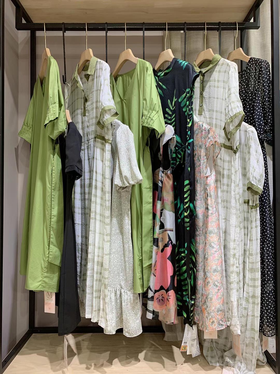 原創(chuàng)設(shè)計(jì)師女裝舒麗裝點(diǎn) 2022夏品牌折扣女裝尾貨庫(kù)存批發(fā)