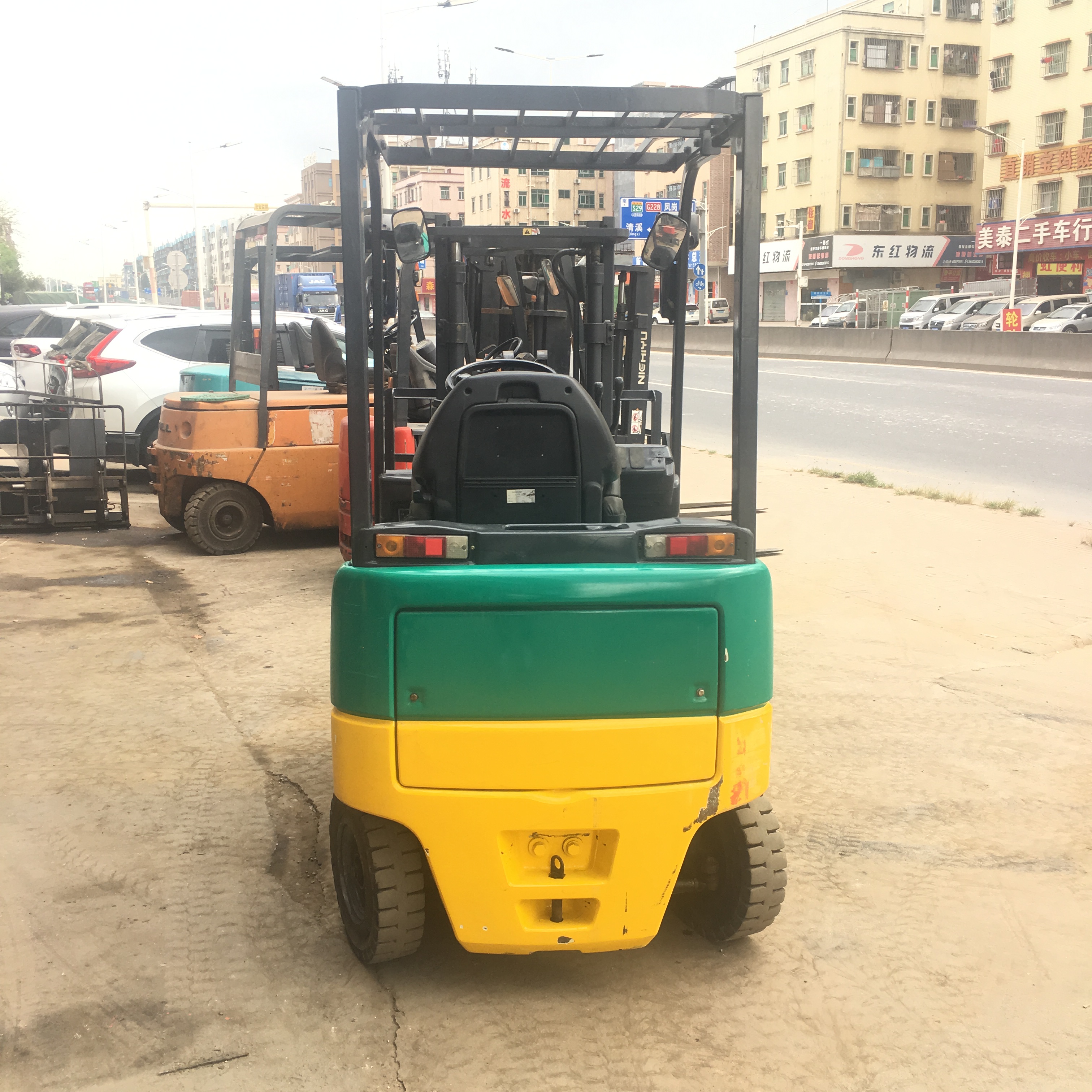 小松四輪平衡重式電動叉車出租1.5噸叉車出租 小松1.5噸叉車出租