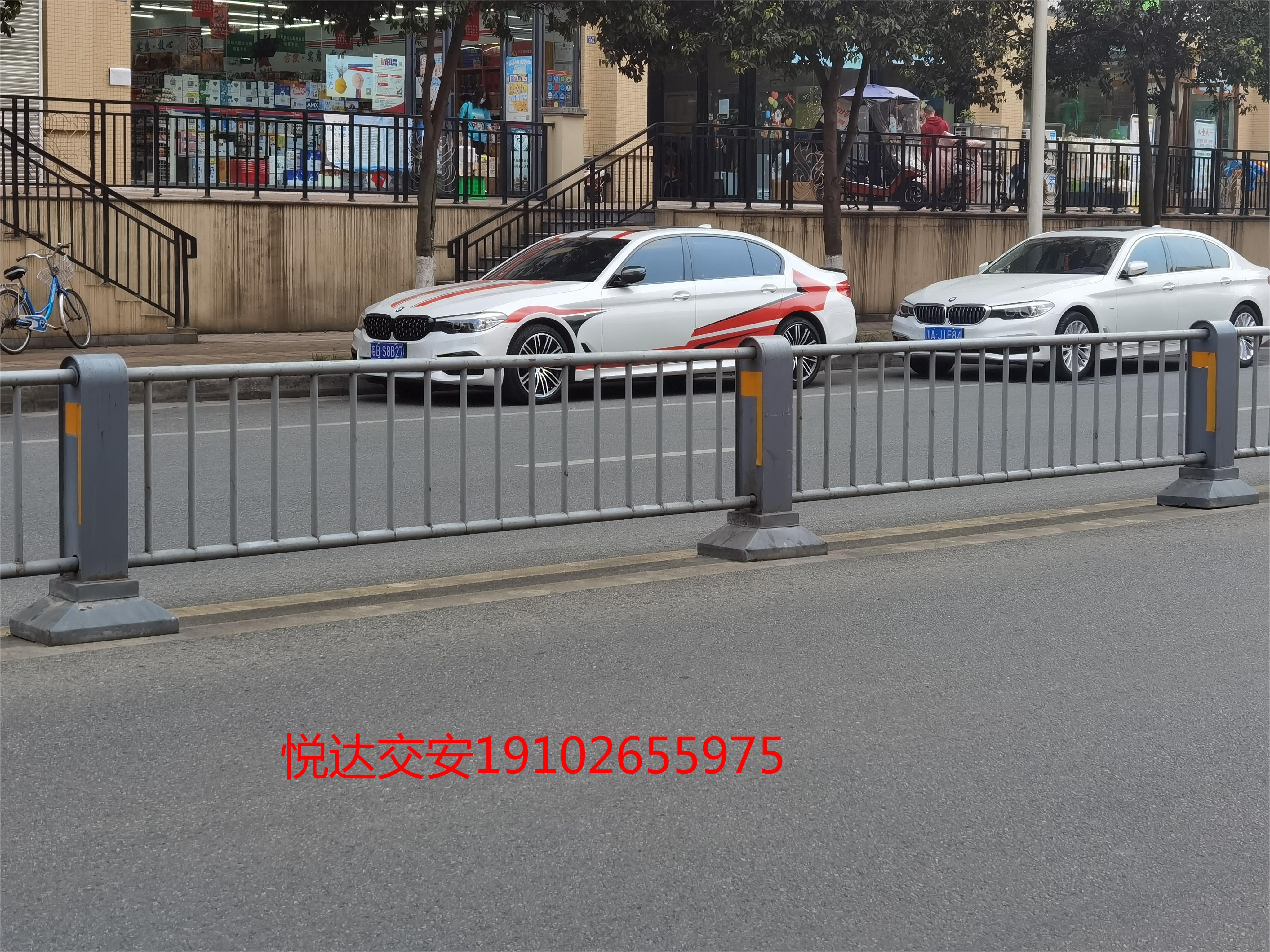 道路護(hù)欄河道護(hù)欄機(jī)非護(hù)欄防撞護(hù)欄不銹鋼復(fù)合管 不銹鋼復(fù)合管等交通設(shè)施