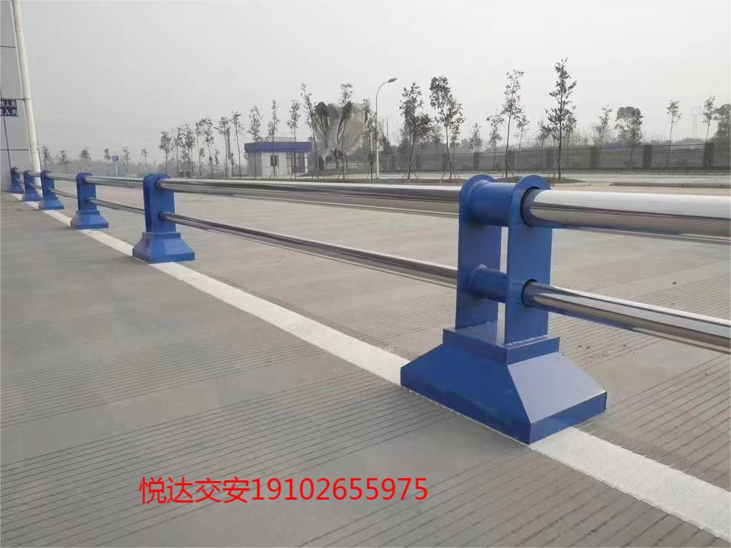 道路護(hù)欄河道護(hù)欄機(jī)非護(hù)欄防撞護(hù)欄不銹鋼復(fù)合管 不銹鋼復(fù)合管等交通設(shè)施