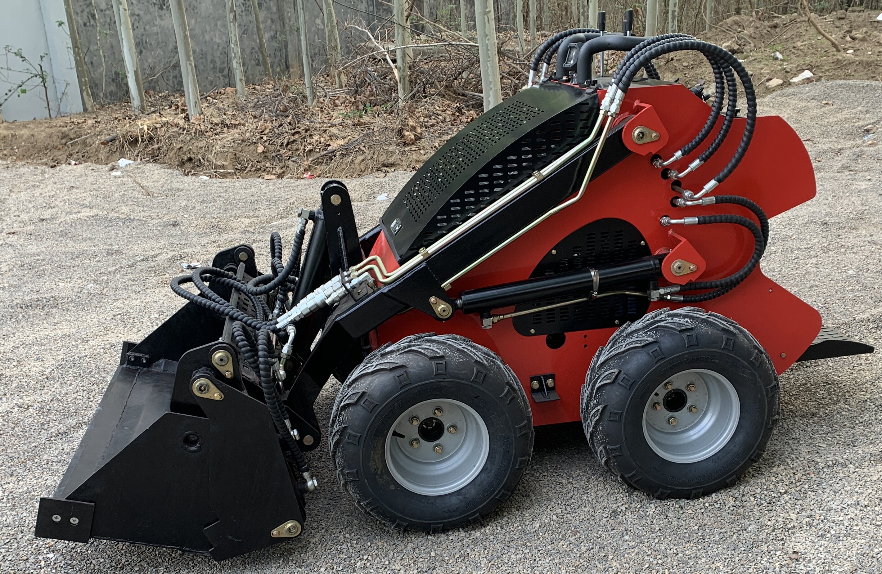 森岳滑移-四合一鏟斗