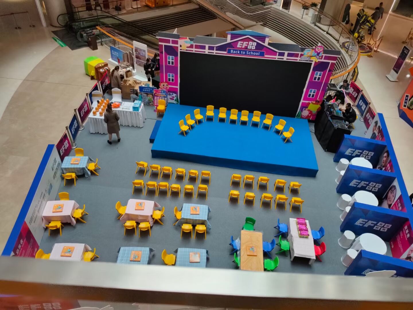 全天津出租搭建舞臺(tái)桁架桌椅音響