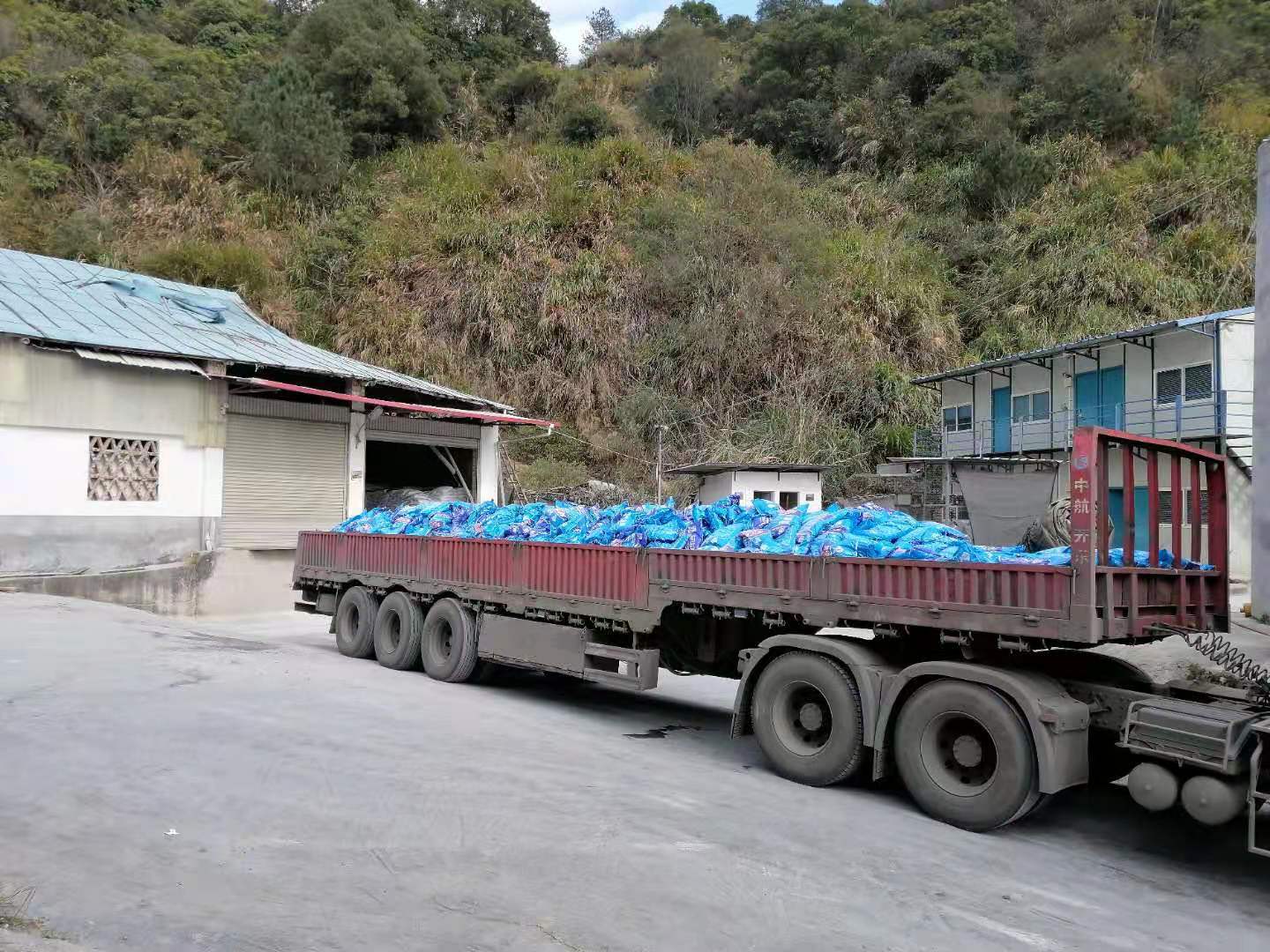 潛孔鉆大孔徑破碎劑  礦山巖石破碎劑70-90孔