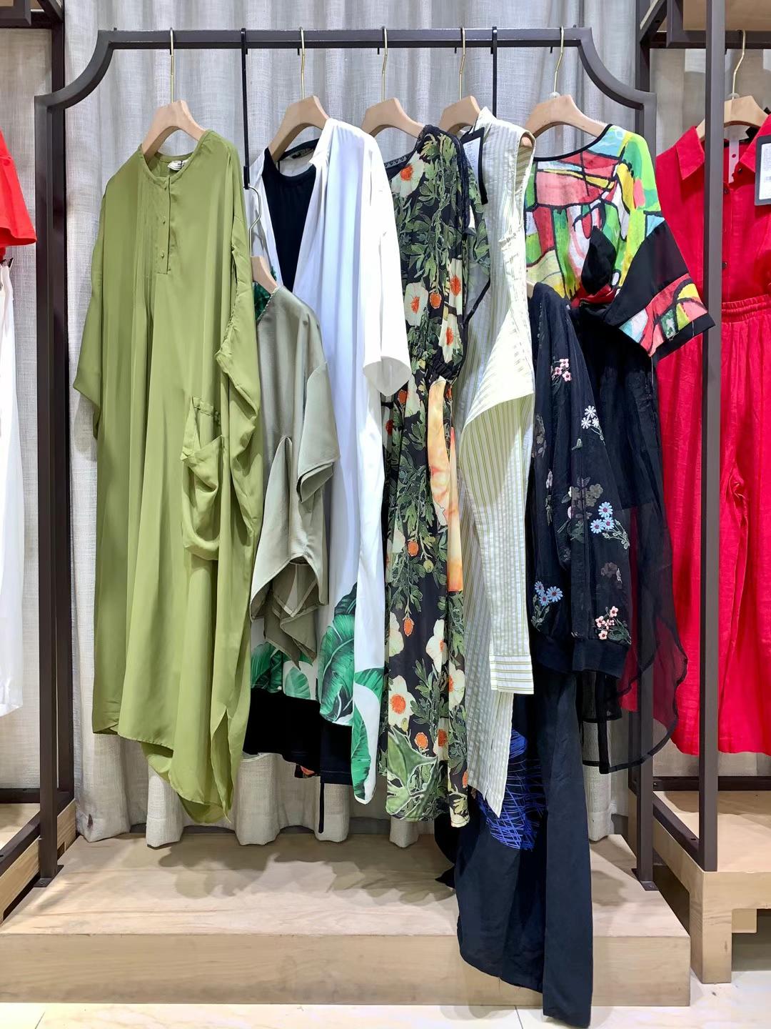 巴麗景&婭蒂尼凘2022春夏直播品牌折扣女裝批發(fā)一手貨源 直播貨源廠家走份