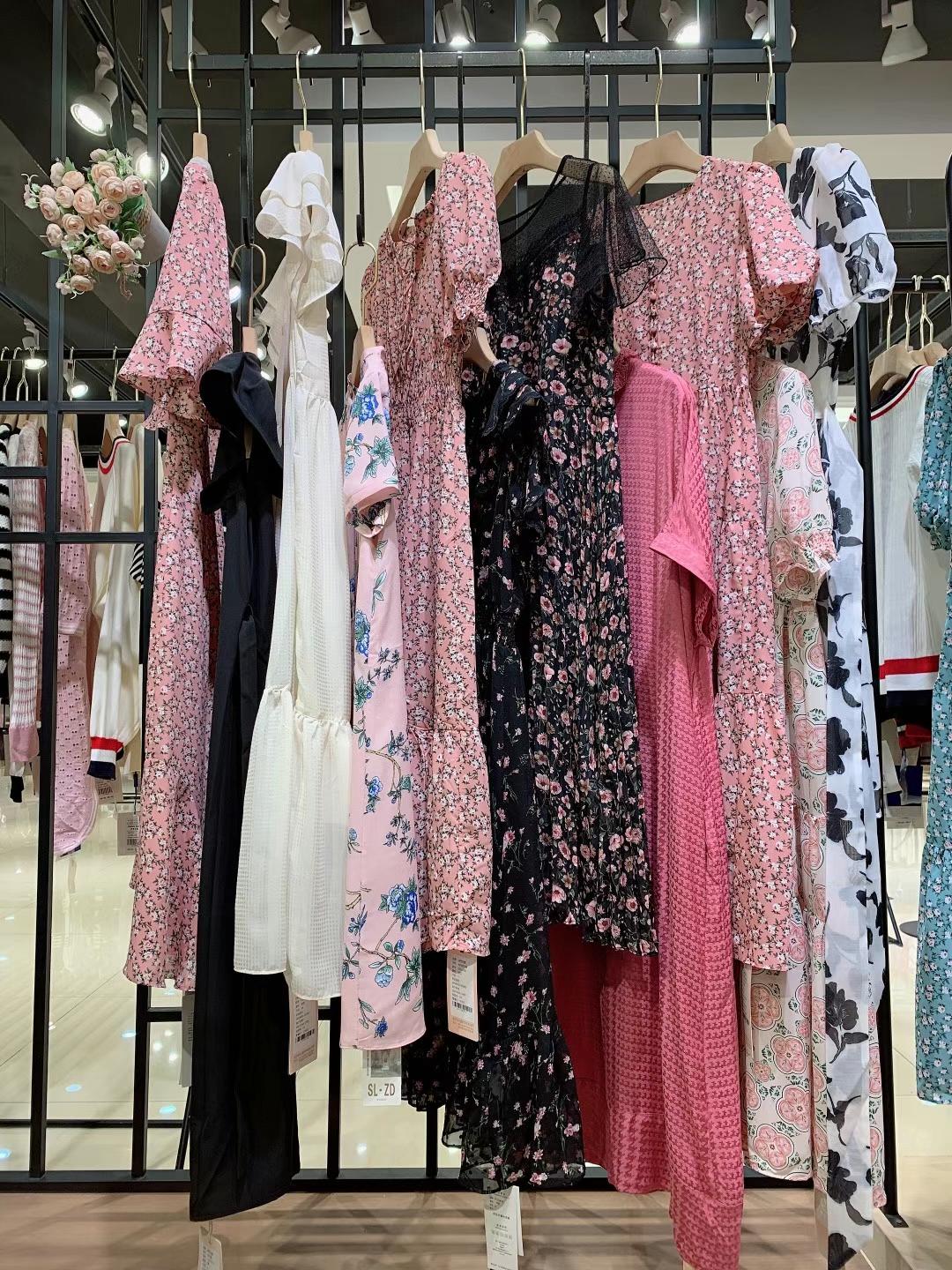 【舒麗裝點(diǎn)】22夏連衣裙系列大碼女裝品牌尾貨批發(fā)市場一手貨源
