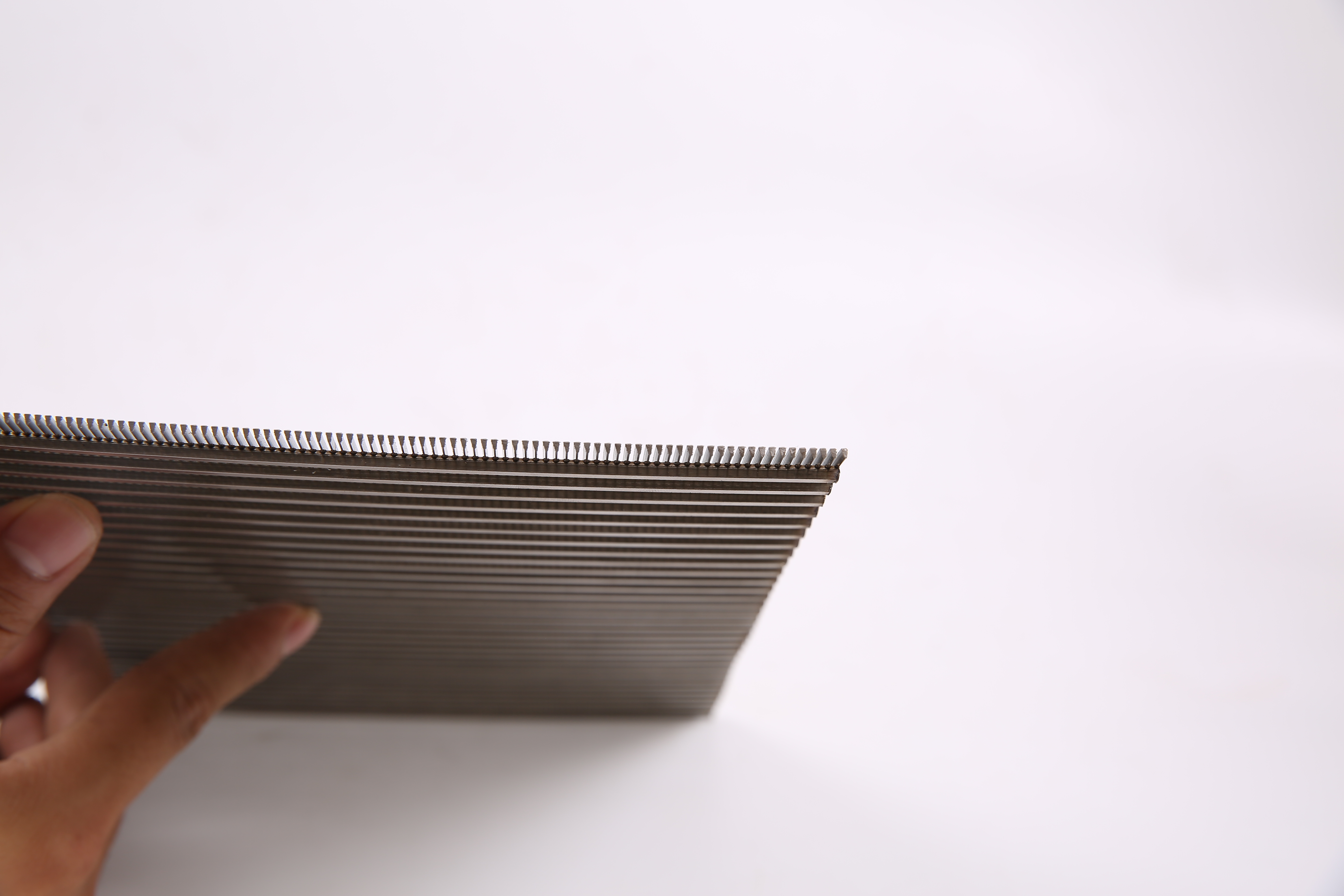 銘闊不銹鋼條縫篩網(wǎng)　不銹鋼條縫篩網(wǎng)廠家批發(fā)銷售 河北不銹鋼條縫篩網(wǎng)廠家 不銹鋼條縫篩網(wǎng)定制 條形篩網(wǎng)