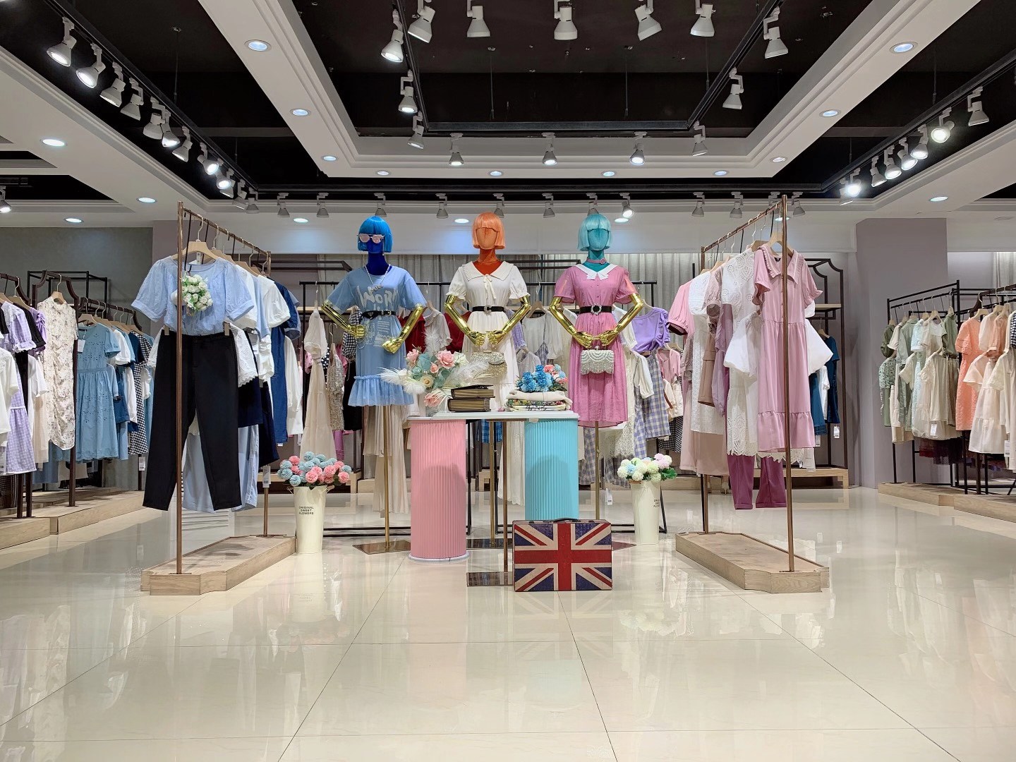 大 牌品牌述忘2022夏品牌女裝折扣尾貨一手貨源批發(fā)