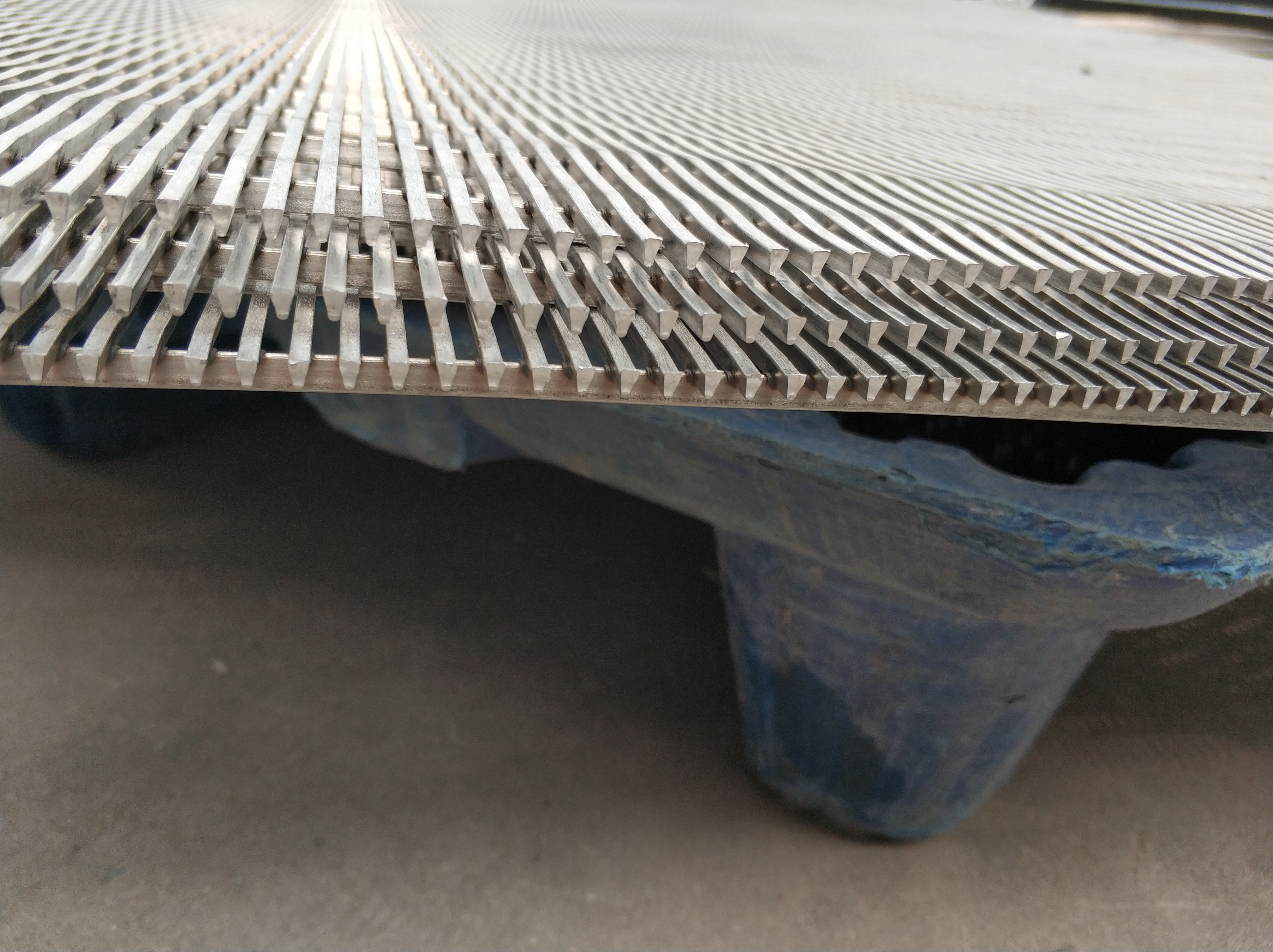 河北不銹鋼條縫篩網(wǎng)廠家 不銹鋼條縫篩網(wǎng)定制 河北不銹鋼條