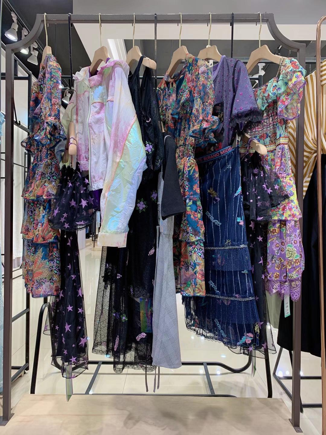 知 名品牌馬克華菲2022 夏品牌折扣女裝尾貨貨源批發(fā)