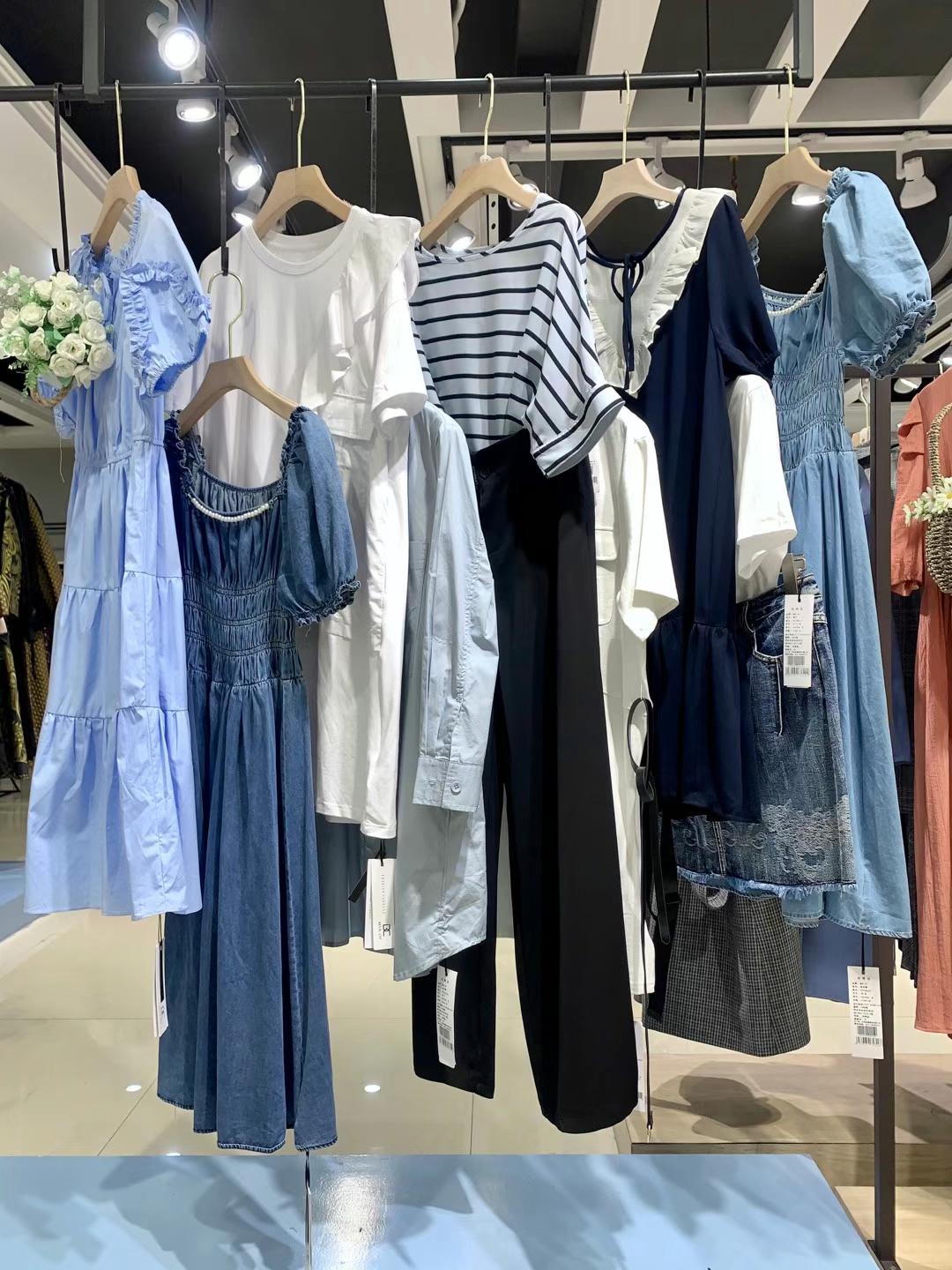 杭州品牌瑪斯荻娃2022夏裝品牌女裝尾貨批發(fā) 全國(guó)精 品女裝店直播貨源