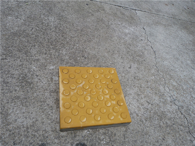 止步磚批發(fā)商，西班牙磚批發(fā)，盲道磚磚定制