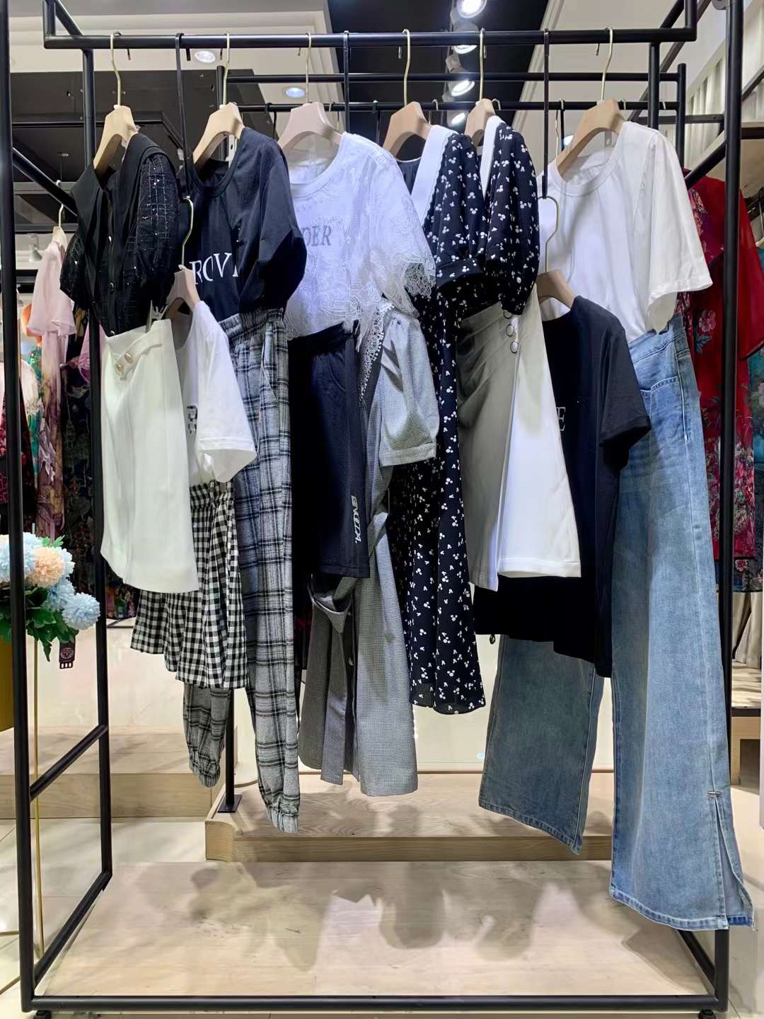 杭州品牌尤西子2022夏品牌女裝撤柜下架尾貨直播貨源 女裝尾貨批發(fā) 品牌折扣女裝