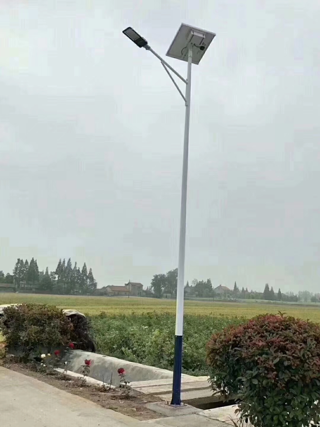 定制類型高亮系列工程款太陽能路燈