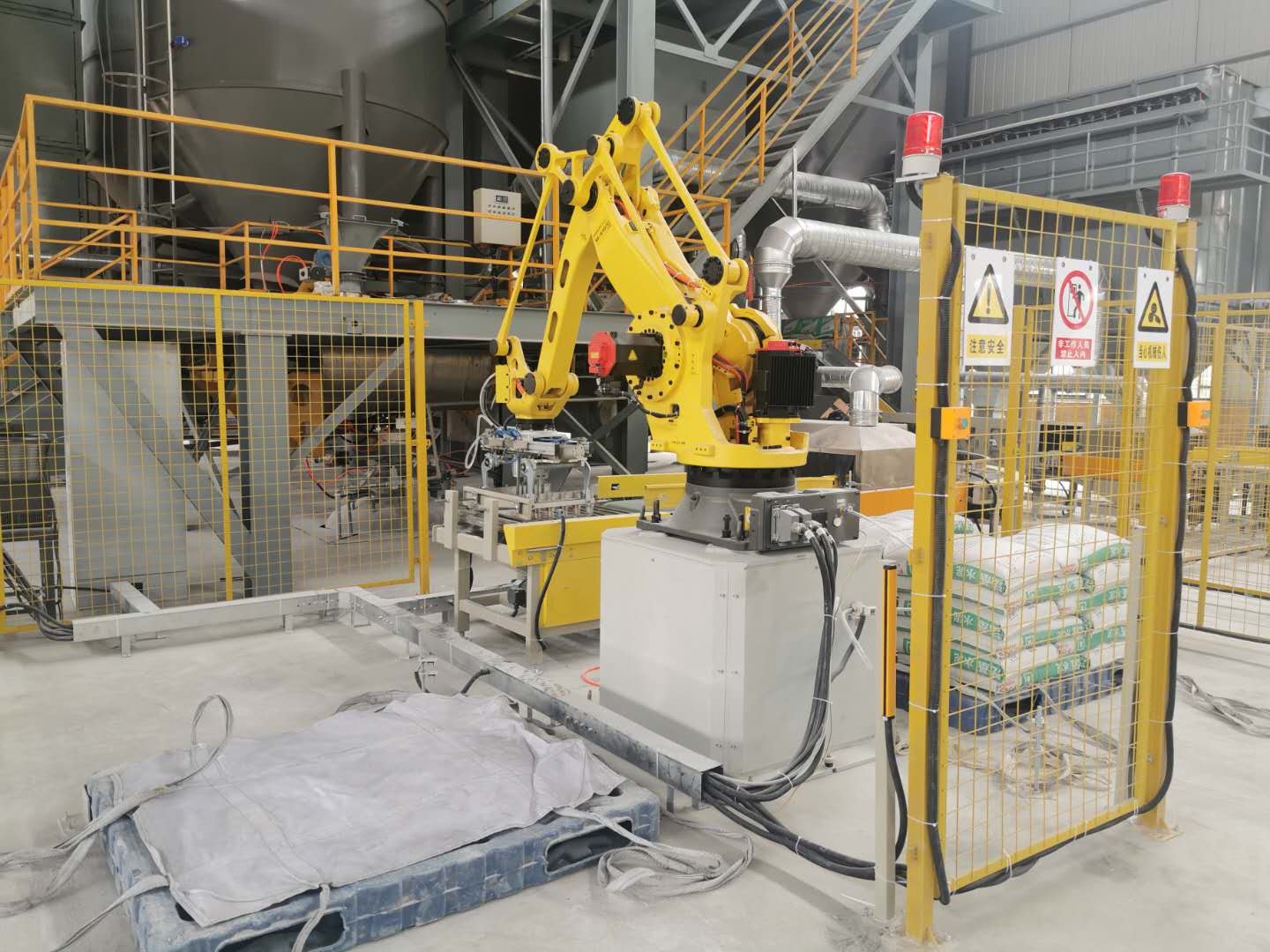 恒浩重工自動(dòng)碼垛生產(chǎn)線 恒浩重工自動(dòng)碼垛生產(chǎn)線機(jī)器人碼垛