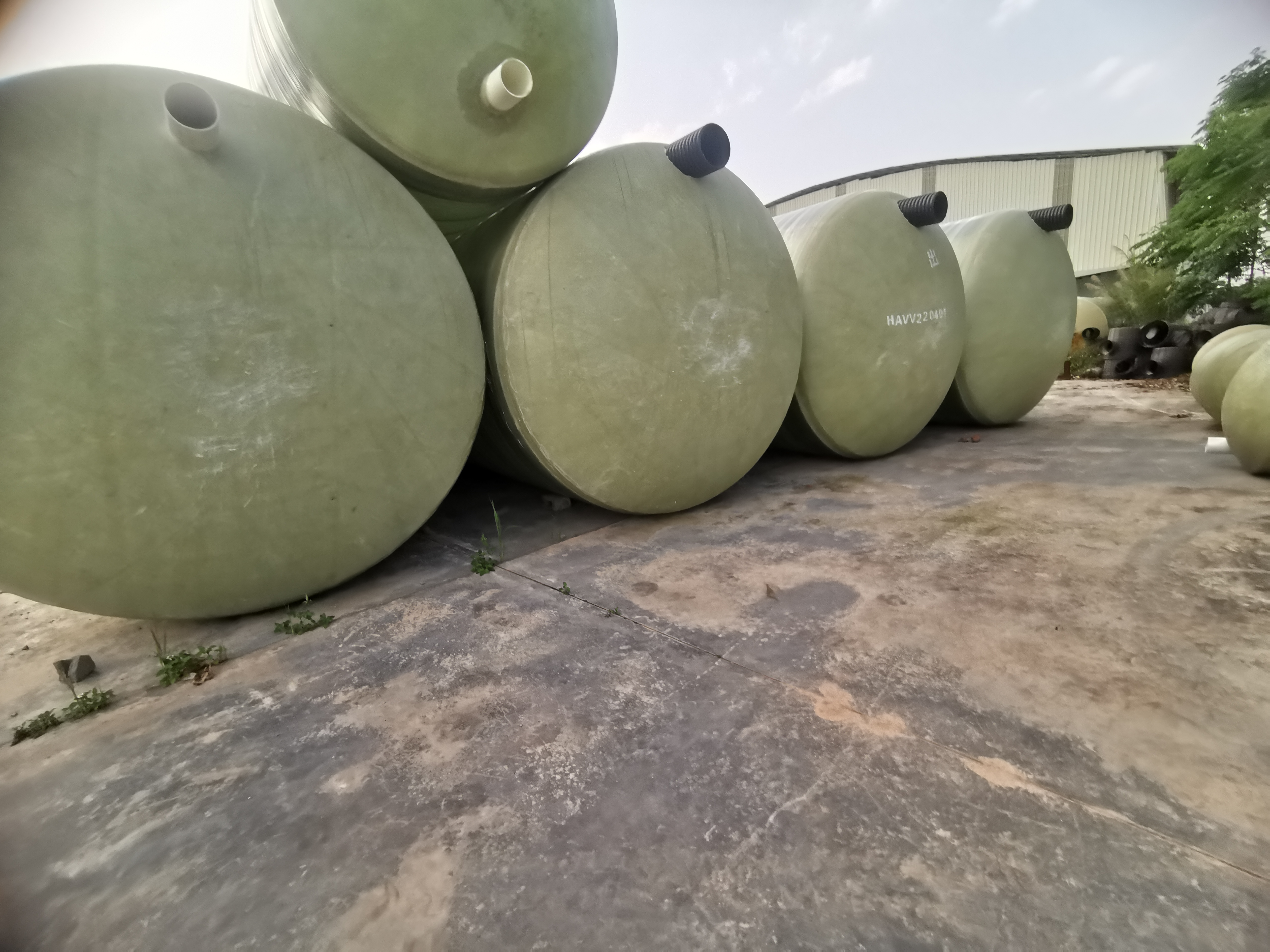 玻璃鋼化糞池  處理生活污水設(shè)備  用于工業(yè)企業(yè)生活區(qū)和城市居民生活小區(qū)  強(qiáng)度高、韌性好、耐腐蝕