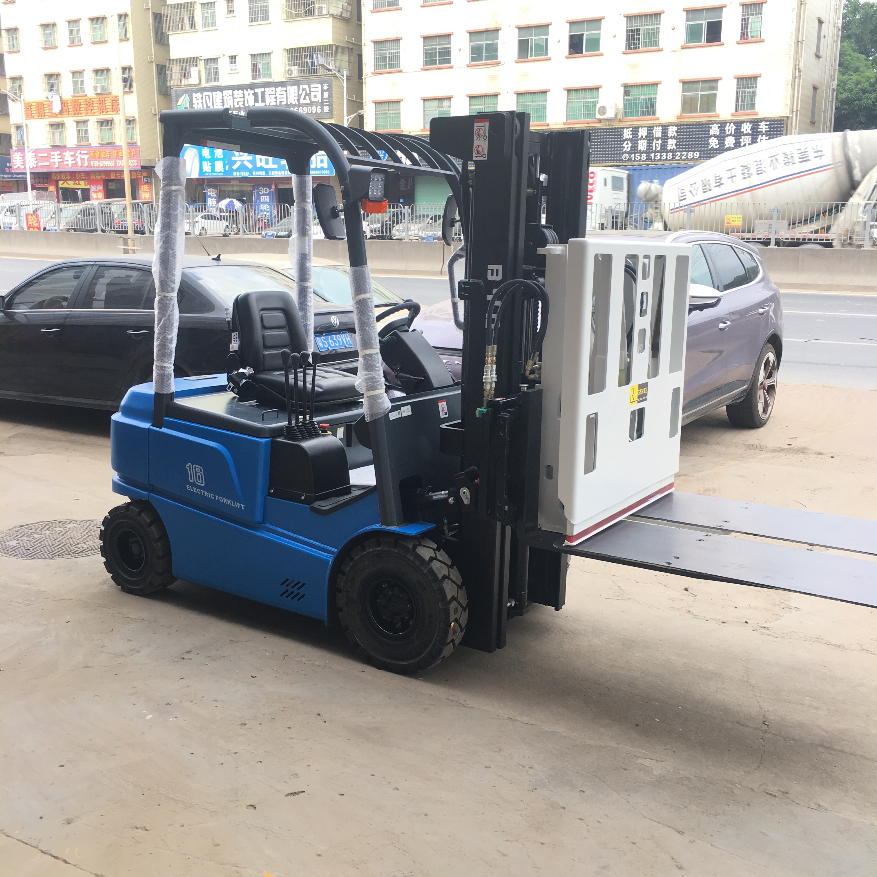全新鐵鋰電池叉車充電快 電池免加水 CPD16比亞迪叉車租售