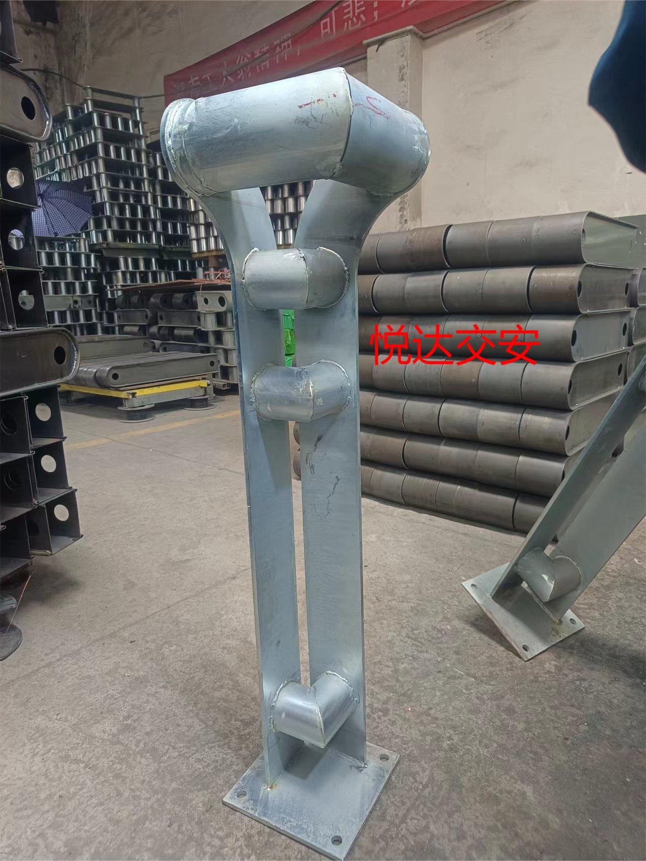 悅達(dá)交安：橋梁護(hù)欄不銹鋼復(fù)合管