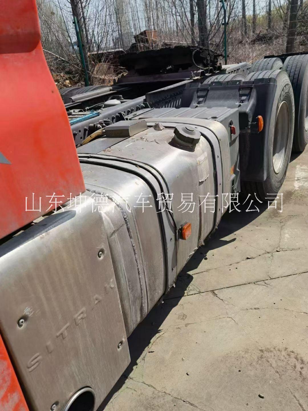 重汽豪沃汕德卡480馬力橘色共求信息廠家供貨，【坤德汽車貿(mào)易有限公司】重汽豪沃汕德卡480馬力