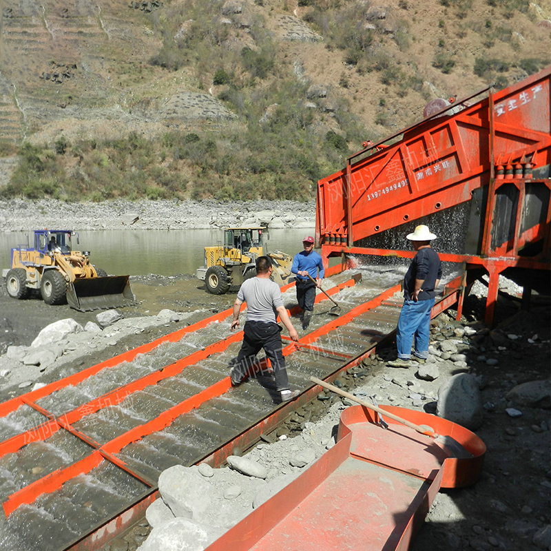 湖南沙金溜槽湖南淘金機械長沙振動溜槽選金設(shè)備瀏陽采沙金設(shè)備湖南旱地砂金設(shè)備長沙沙金設(shè)備廠