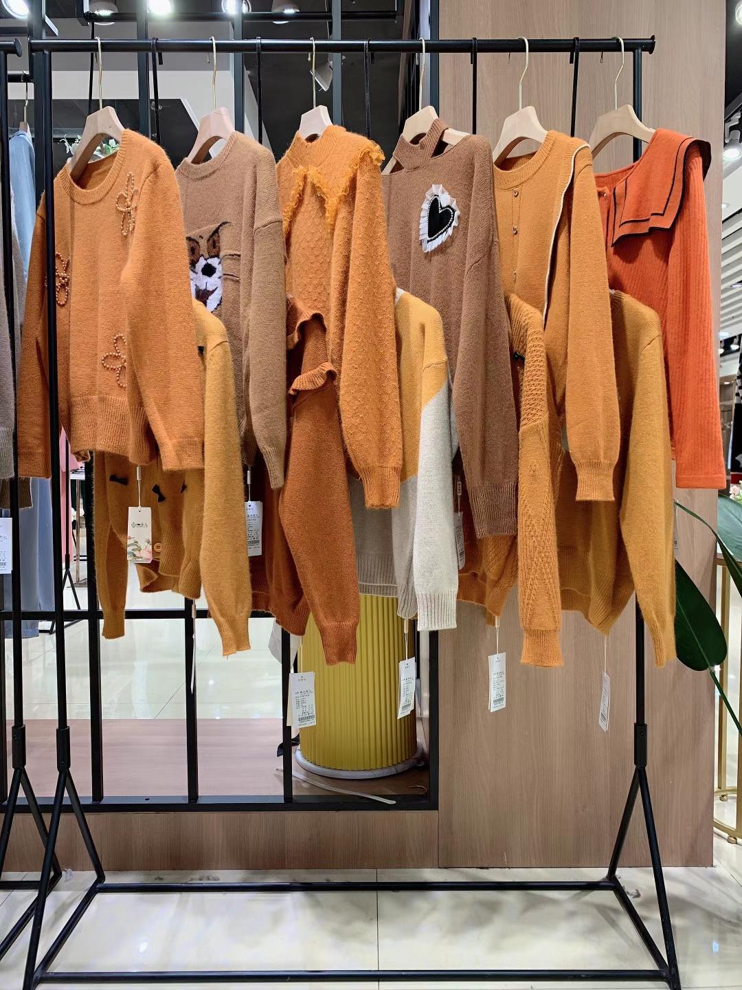 時尚簡約品牌古丘谷兒2022 春品牌折扣女裝尾貨庫存一手貨源批發(fā)