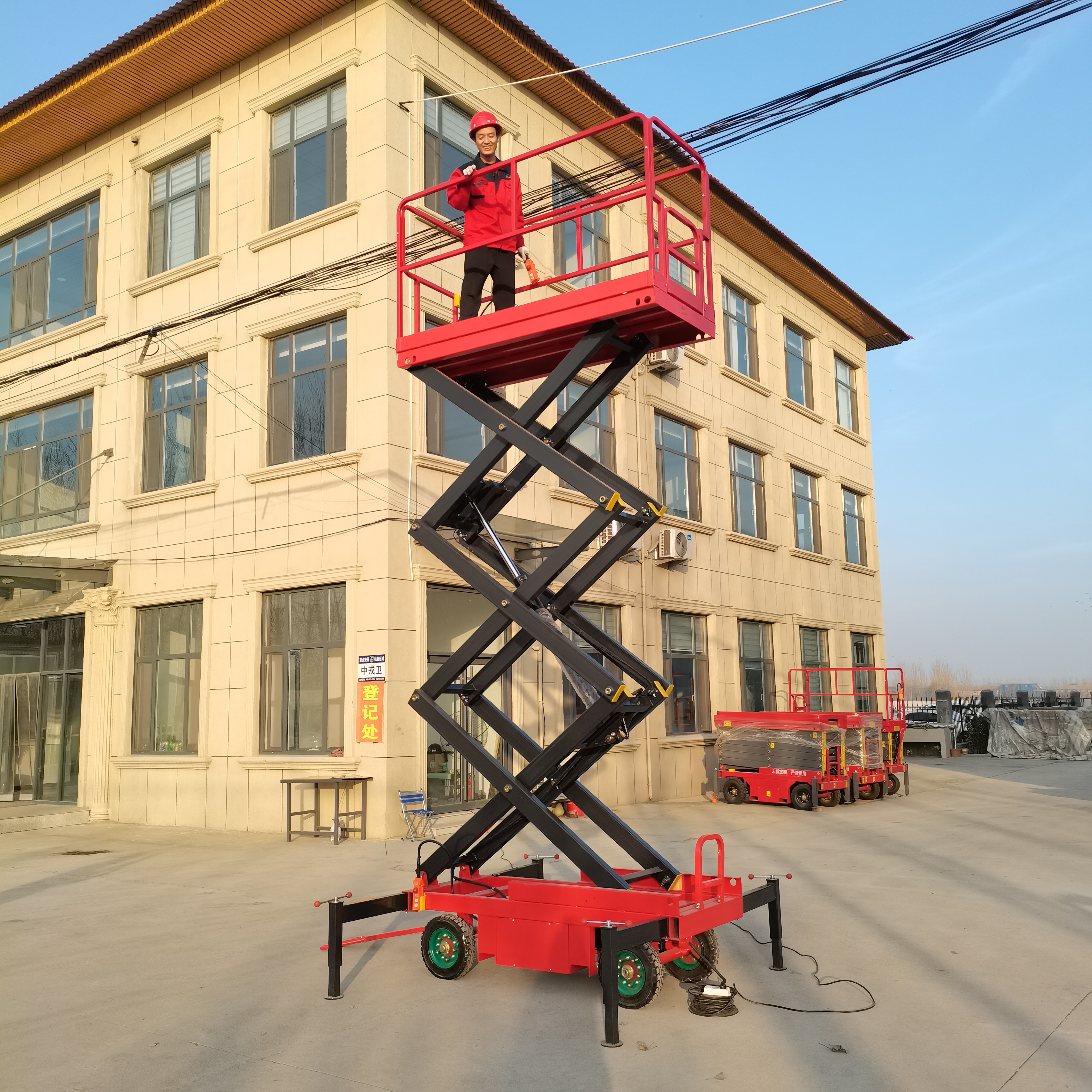 自行式剪叉升降機    自行式剪叉升降機哪個好  自行式剪叉升降機多少錢  自行式剪叉升降機廠商