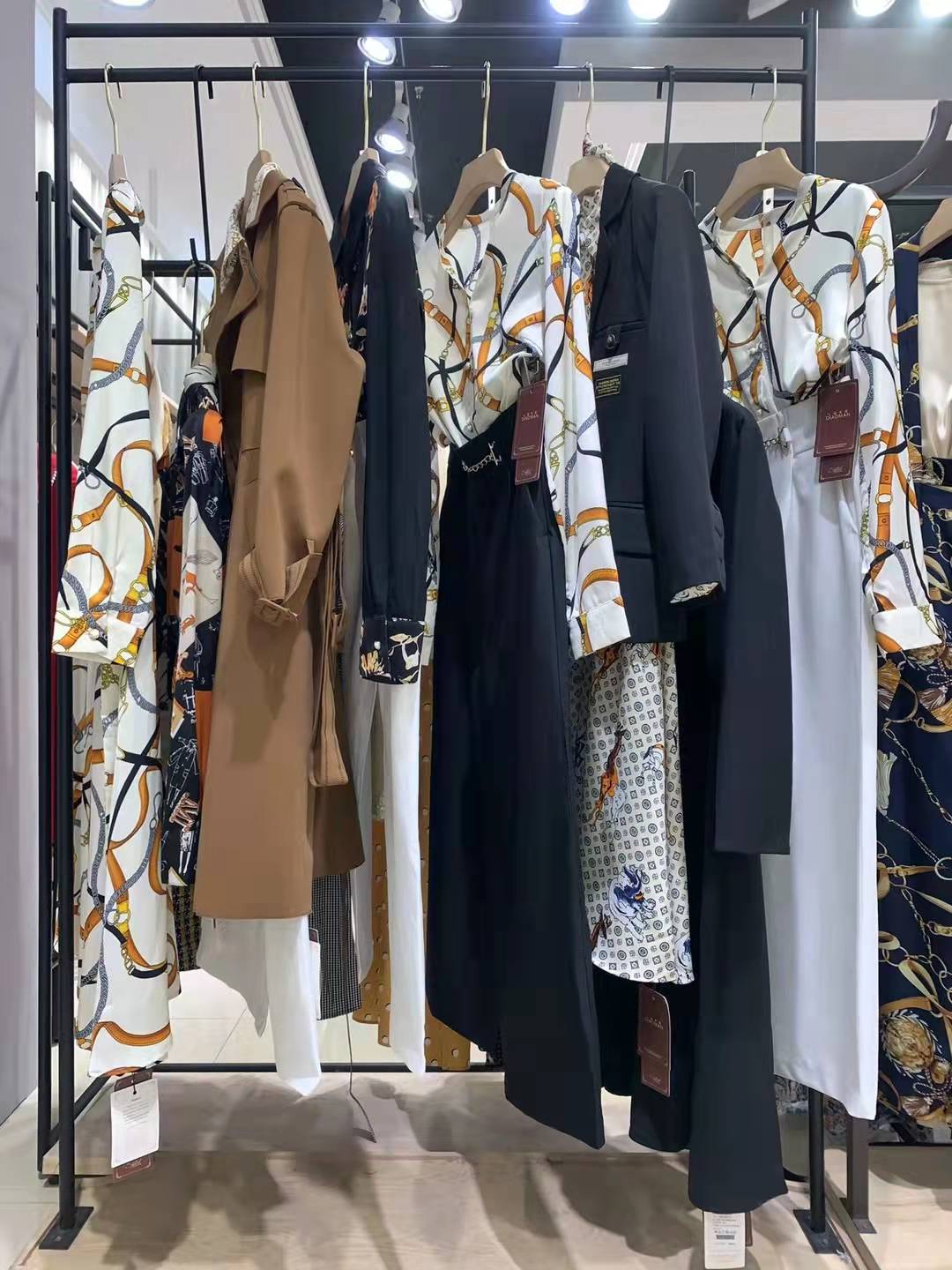熱賣品牌女裝迪奧漫 2022 春精 品折扣女裝店尾貨庫(kù)存批發(fā)
