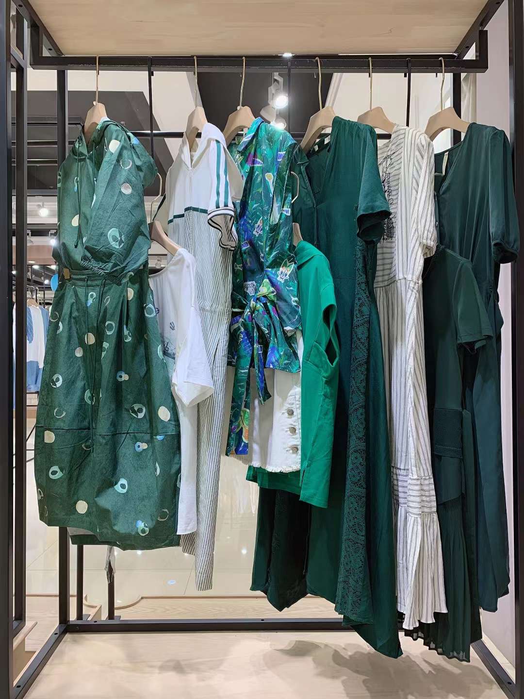 知 名女裝麗迪莎 22 夏品牌女裝折扣電商直播進(jìn)貨渠道