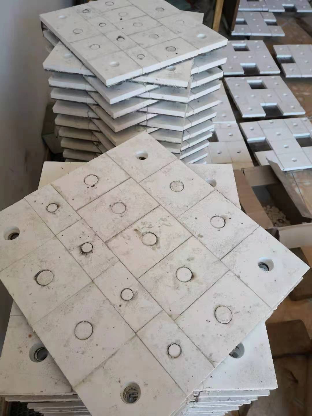 陶瓷襯板哪里有賣  陶瓷襯板報(bào)價(jià)