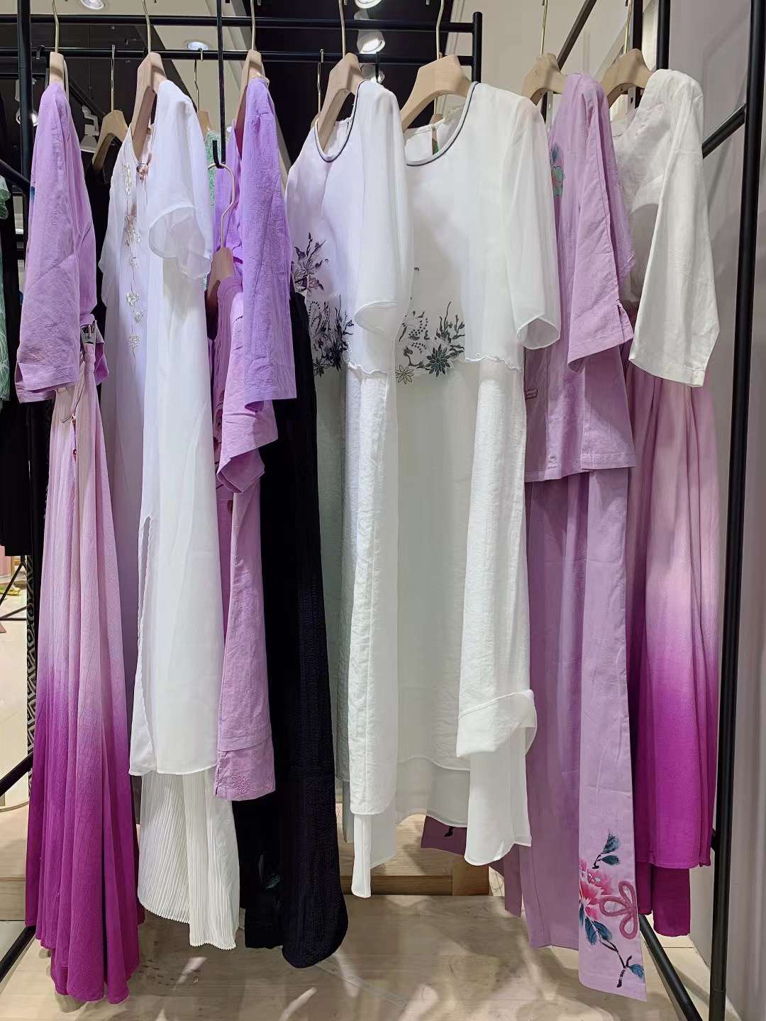 杭州時尚女裝木棉道 2022 夏大 牌女裝折扣尾貨走份批發(fā)