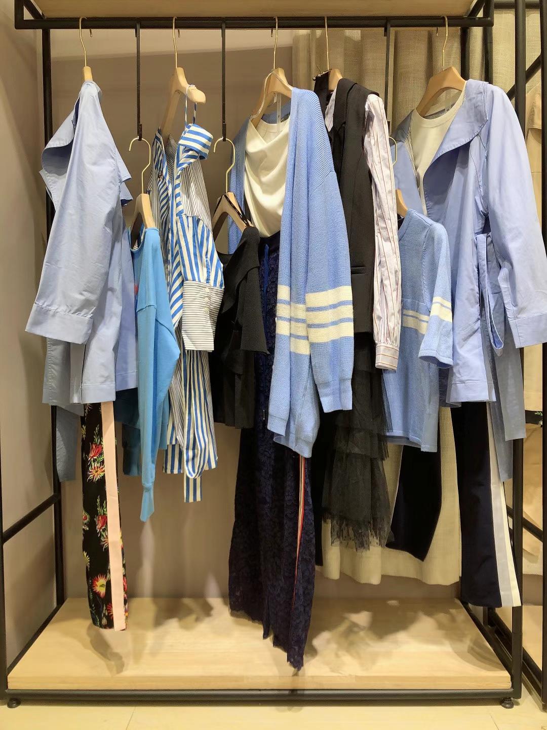 高 端輕奢女裝艾托奧22春女裝品牌撤柜正 品批發(fā)廣州女裝折扣店貨源尾貨市場