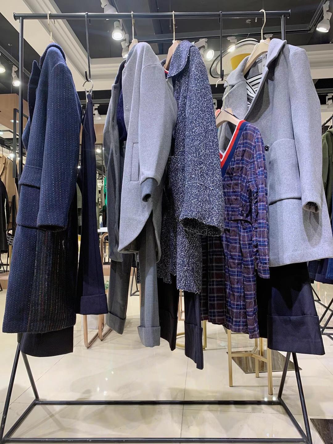 知 名品牌女裝地素 2022 夏品牌女裝折扣店尾貨庫存批發(fā)