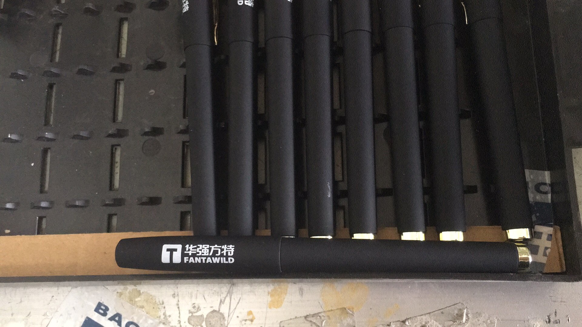 廣告筆定制中性圓珠碳素簽字禮品筆辦公商務(wù)宣傳簽刻字黑水筆禮品獎品學(xué)生畢業(yè)禮物金屬筆印字logo定做