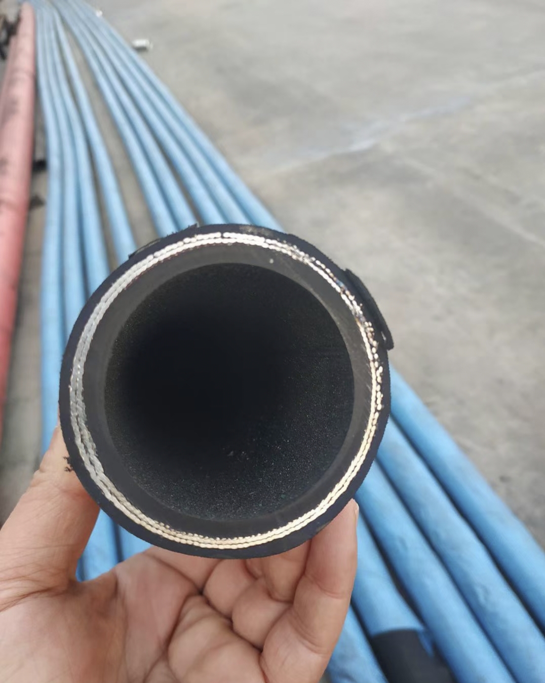 大口徑橡膠管廠家   高壓輸水膠管 鋼絲編織膠管 鋼絲纏繞膠管