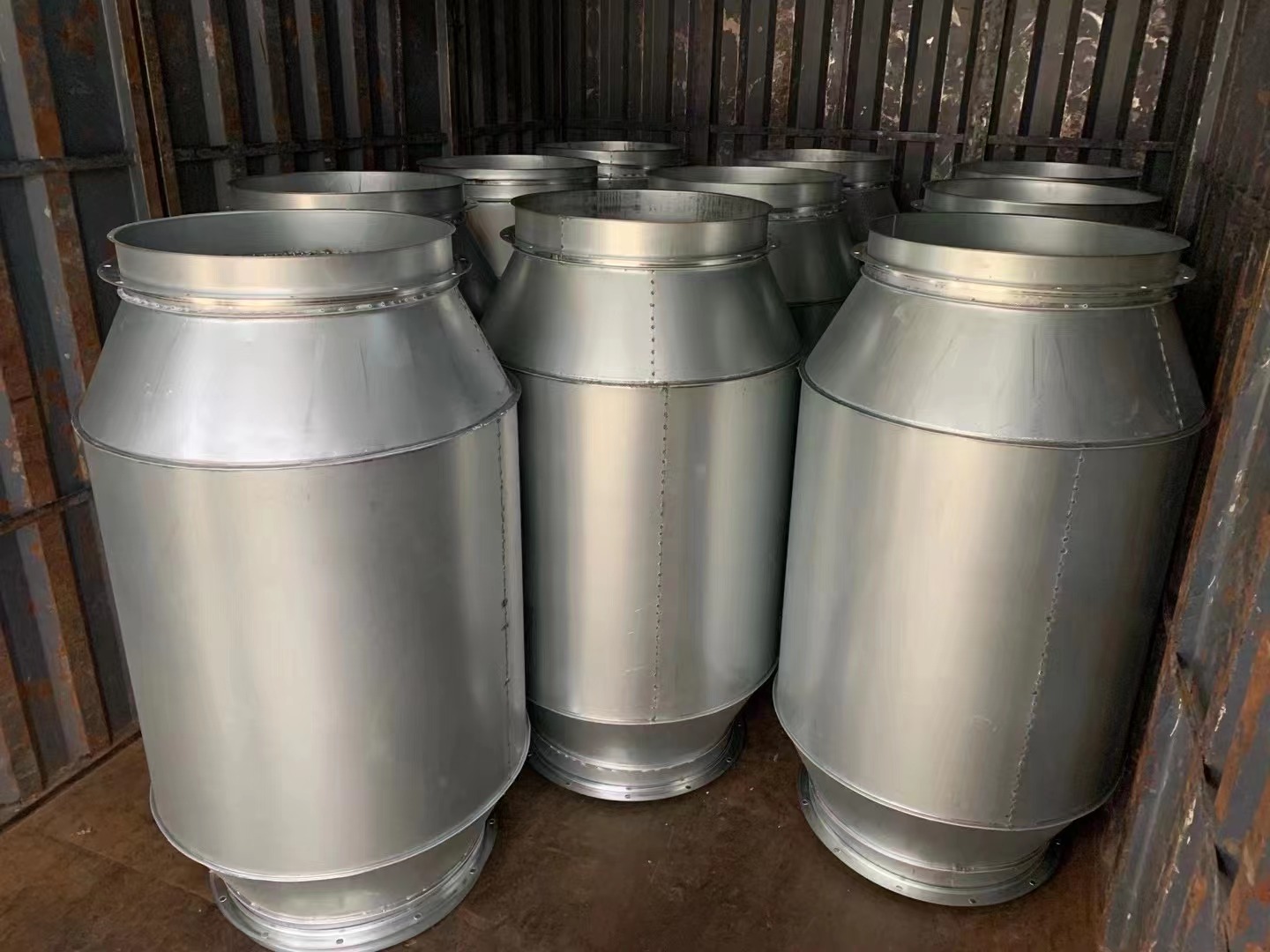 金駿寶不銹鋼風管-不銹鋼焊接風管-不銹鋼焊接非標風管-不銹鋼鏤空風管