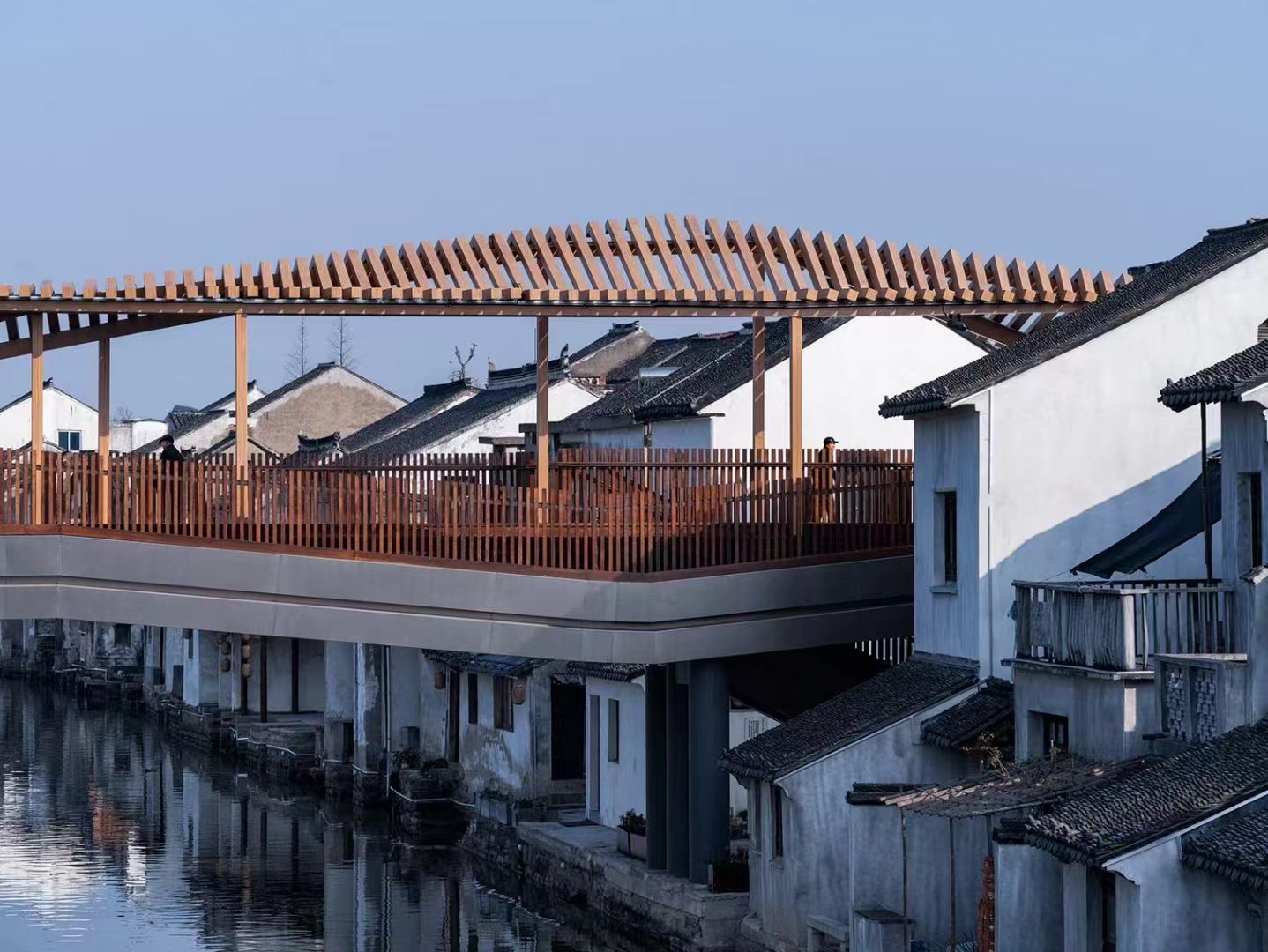 膠合木結(jié)構(gòu)廊橋棧道  膠合木結(jié)構(gòu)廊橋棧道廠家  膠合木結(jié)構(gòu)廊橋棧道價(jià)格