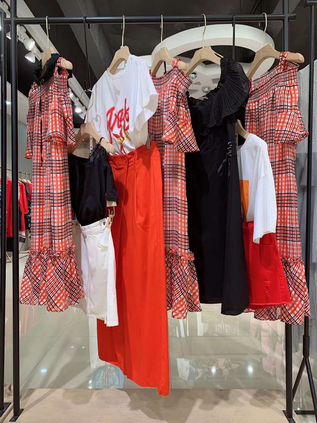 超高性價比女裝品牌珞炫2022夏上海一 線輕奢潮牌專柜下架女裝貨源批發(fā)走份 品牌折扣女裝供應貨源
