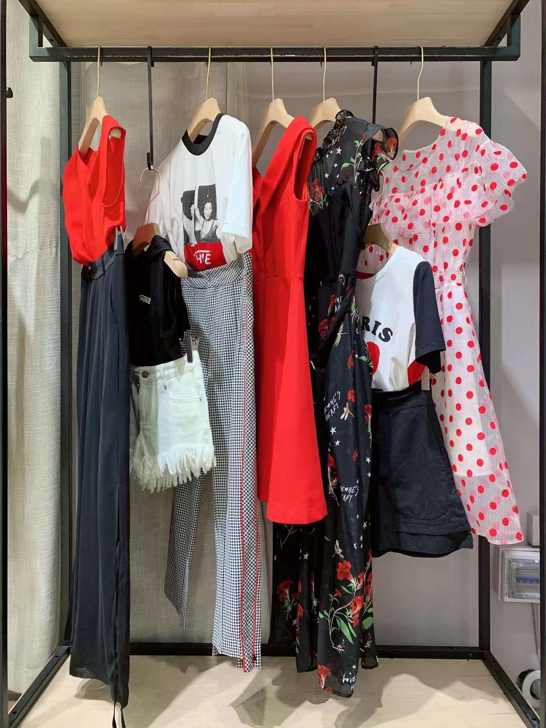 超高性價比女裝品牌珞炫2022夏上海一 線輕奢潮牌專柜下架女裝貨源批發(fā)走份 品牌折扣女裝供應貨源