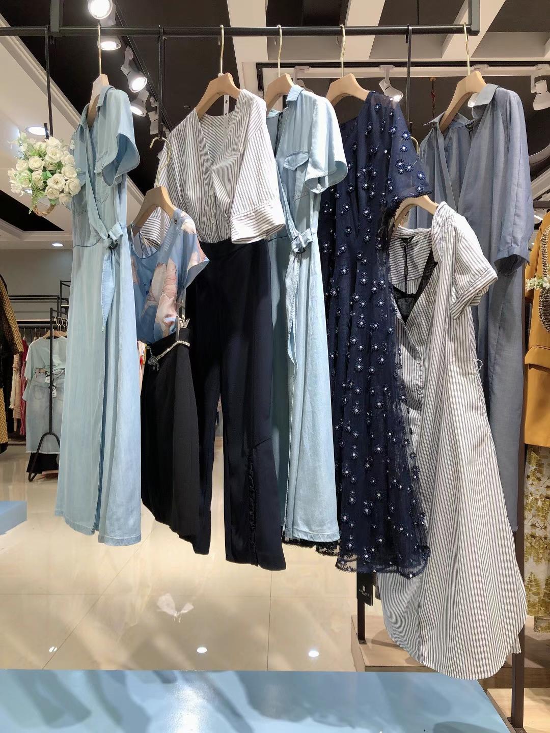 深圳知 名品牌西納維思 2022夏品牌折扣女裝貨源批發(fā)渠道