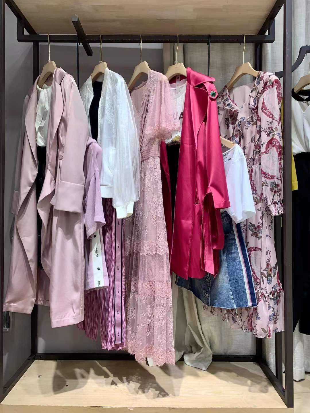 品牌女裝貨源批發(fā) 芭蒂娜22夏品牌女裝網(wǎng)店店鋪進貨貨源批發(fā) 折扣女裝直播一折拿貨