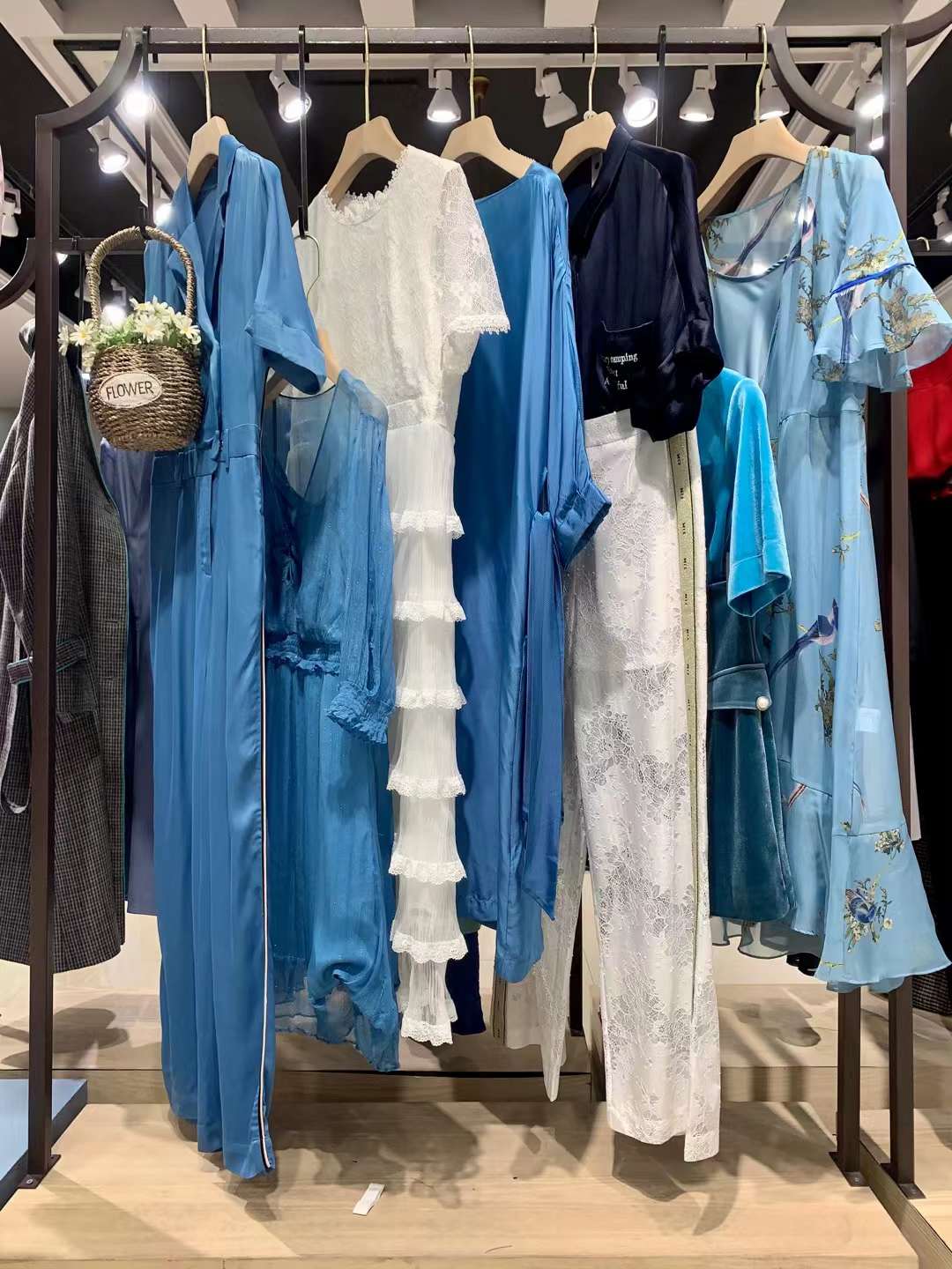 品牌女裝貨源批發(fā) 芭蒂娜22夏品牌女裝網(wǎng)店店鋪進貨貨源批發(fā) 折扣女裝直播一折拿貨