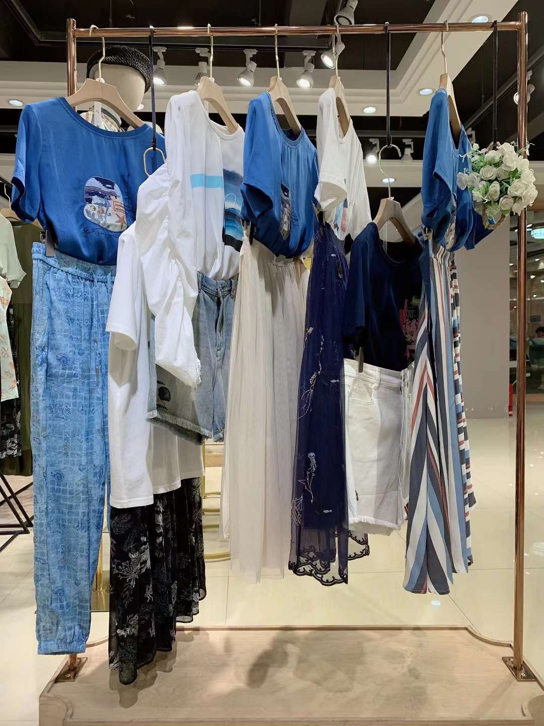 知 名女裝麗迪莎 22夏品牌女裝折扣尾貨電商直播進(jìn)貨渠道