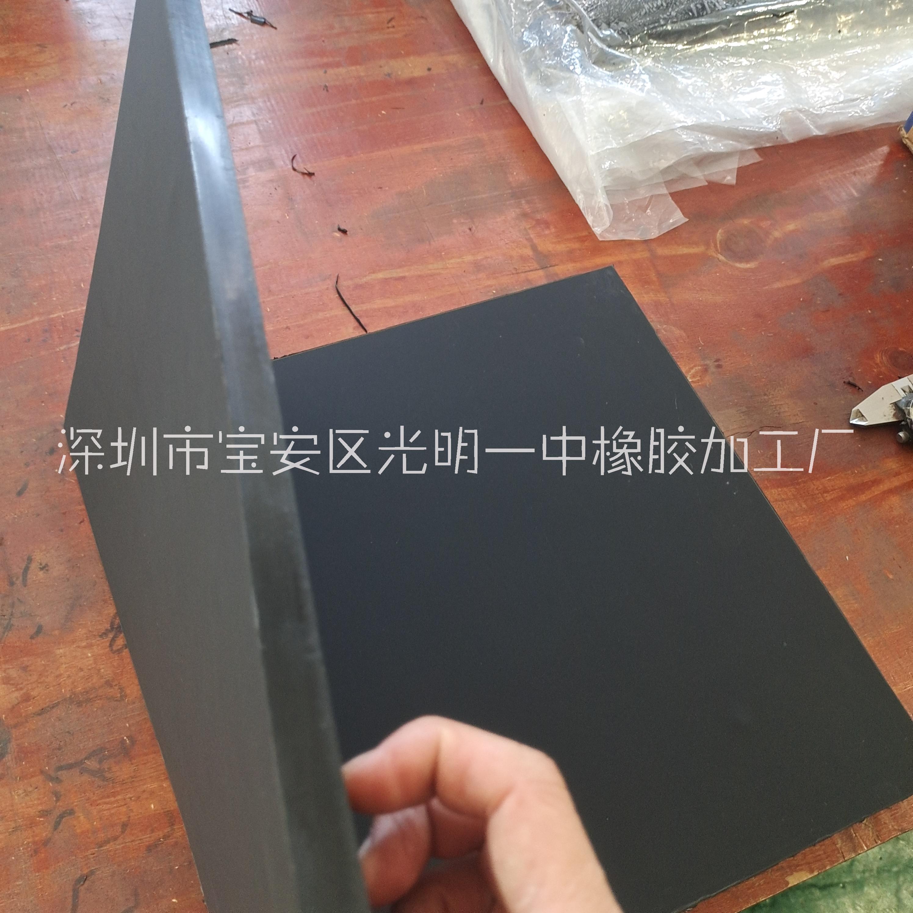 供應(yīng)12mm厚黑色硅膠板 12毫米黑色硅膠皮 硅膠片材