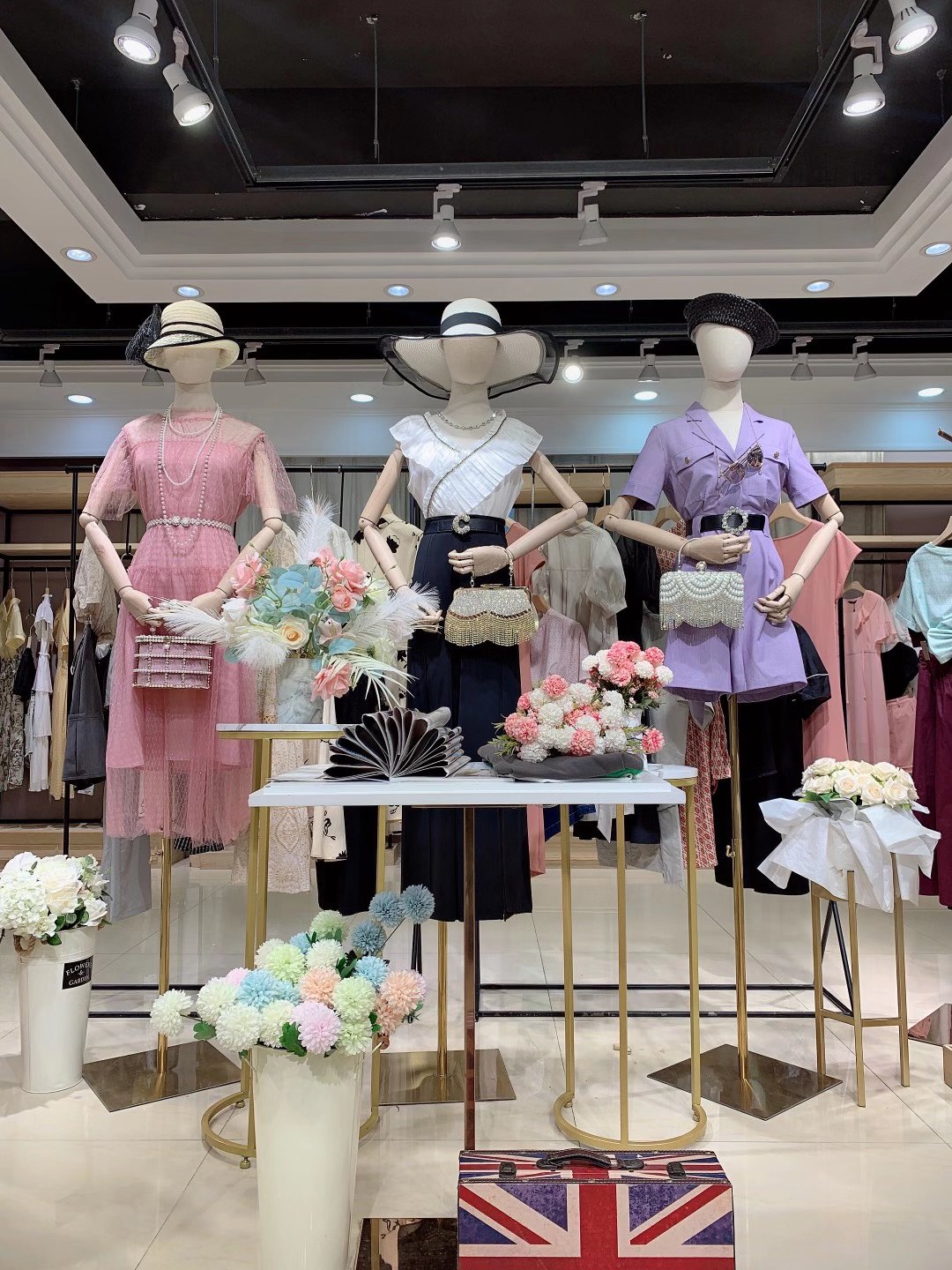 杭州高端 品牌 華丹妮 2022 夏折扣女裝尾貨一手貨源批發(fā)渠道