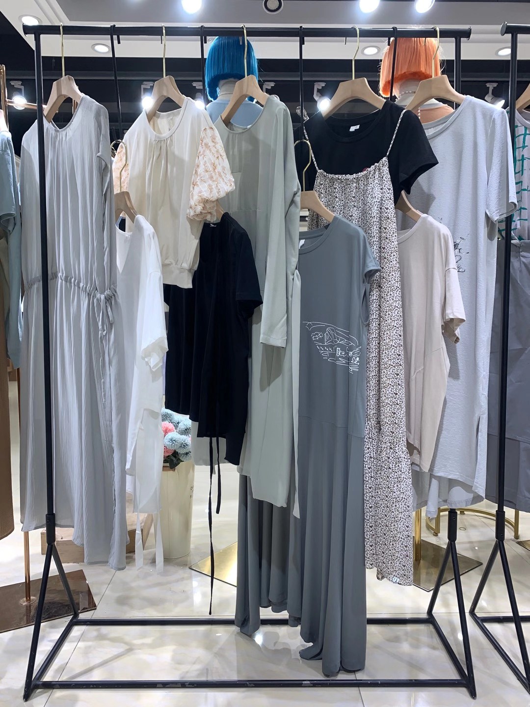 高端 品牌瑪瑪綈 2022夏品牌女裝折扣庫存貨源批發(fā)供應(yīng)鏈