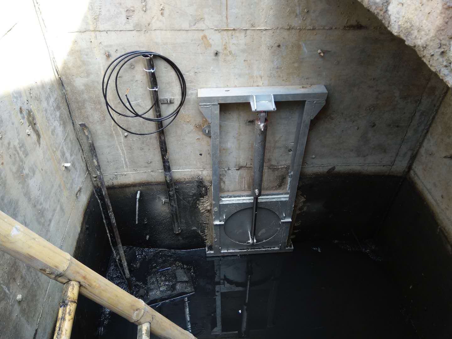 液動(dòng)旋轉(zhuǎn)堰門浩潤(rùn)環(huán)保智慧截流井 浩潤(rùn)液動(dòng)旋轉(zhuǎn)堰門